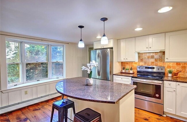 Building Photo - 20 Sheldon St