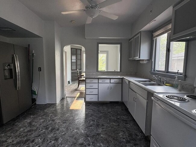 Photo - 1905 Baxter Ave