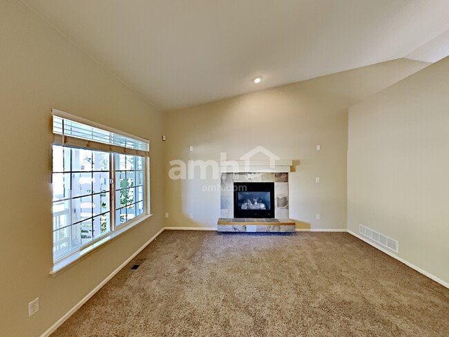 Photo - 4137 Halifax St