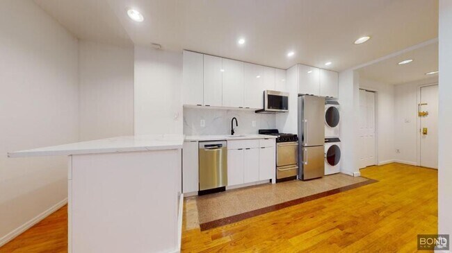 Building Photo - 3 bedroom in Manhattan NY 10003 Unit 3c Rental