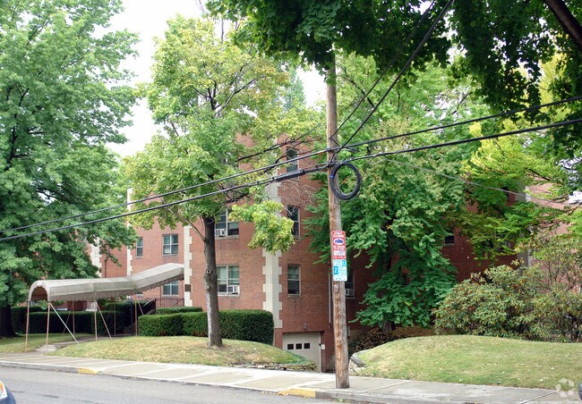 Photo - College Gardens