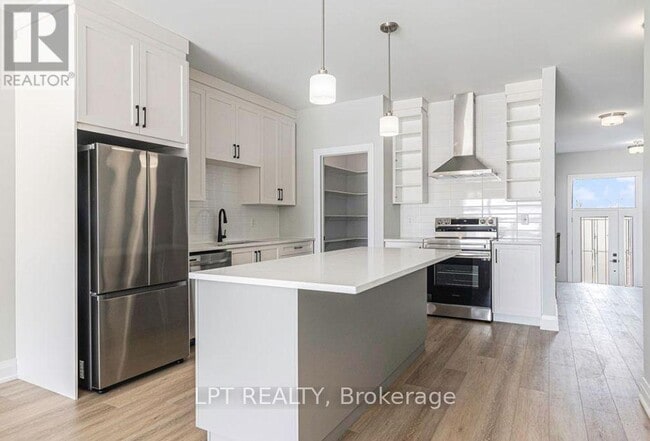 Photo - 826 Namur St