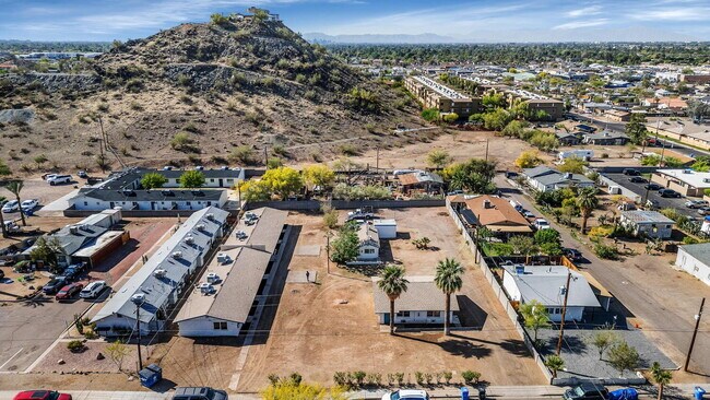 Photo - Spacious 1BR Single-Level Unit with Utilit... Unit A