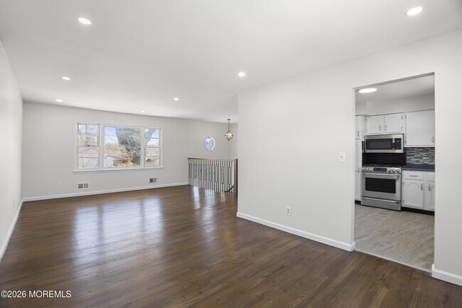 Photo - 546 George Rd