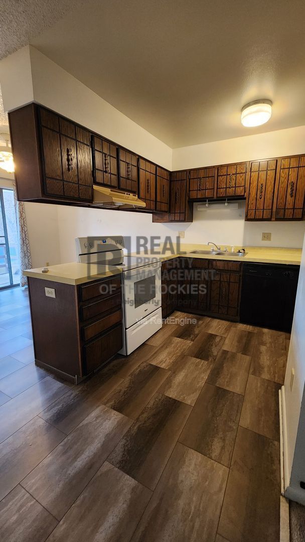 Building Photo - 5301 E 12th St Unit 4