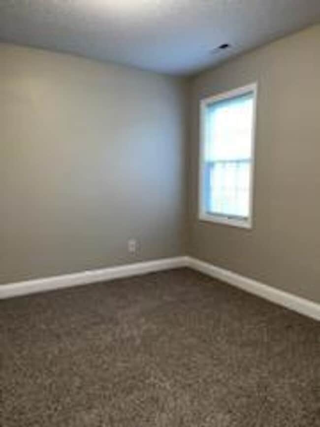Building Photo - 3 BR Close to Bosch, Downtown, Shopping! Rental