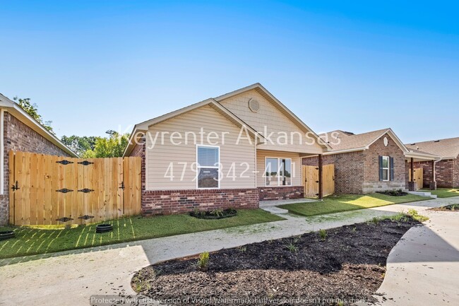 2476 N Raven Ln