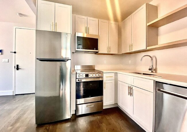 Photo - 10 Ten Eyck St Unidad F2