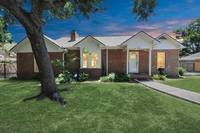 Building Photo - 6622 Park Ln Rental