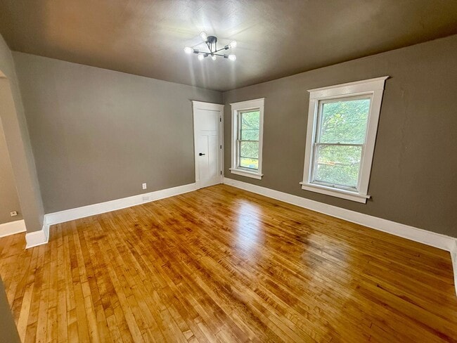 Building Photo - 709 Henrietta St Unit 709