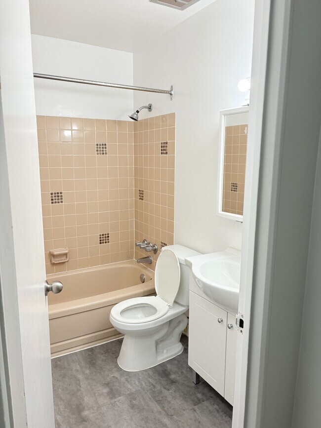 Photo - 6570-6570 Burlington Ave Unit 302