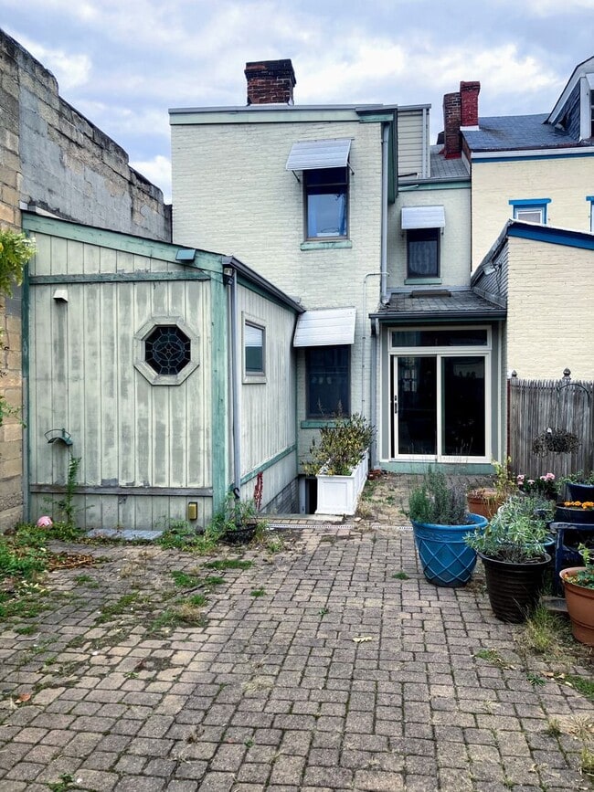 Photo - 2218 Jane St