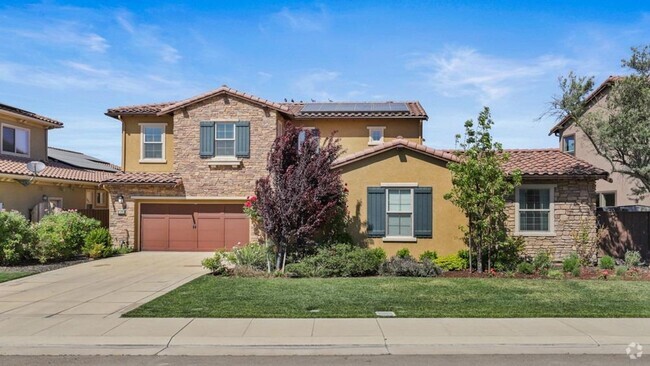 Building Photo - 3 bedroom home plus private one bedroom Ca...
