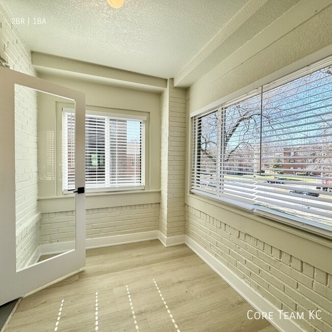 Building Photo - 4337 Mercier St Unit 4337-2S