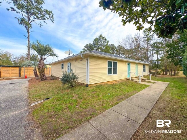 5652 Dee St