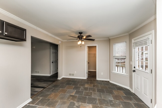 Photo - 363 Amsterdam Way