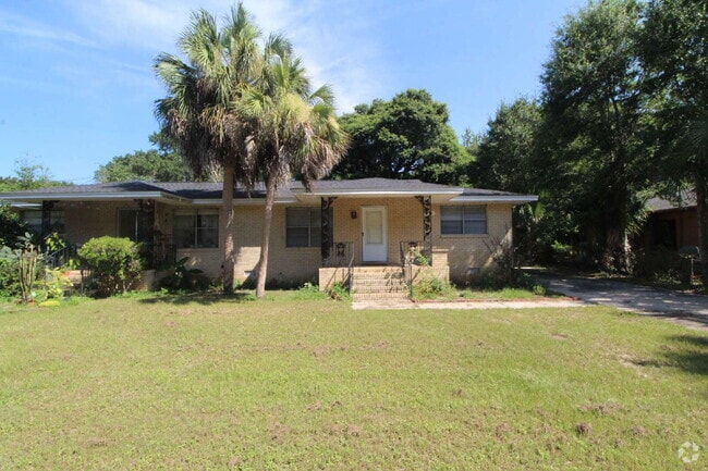 Building Photo - Updated 2BD/1BA Duplex in NE Pensacola Rental