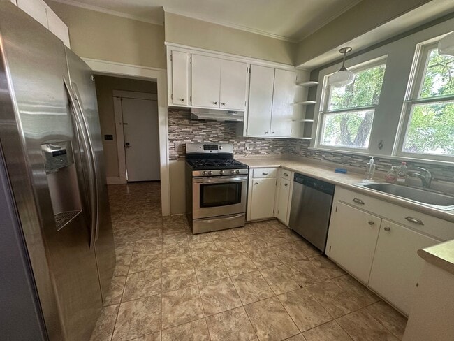 Photo - Gorgeous 4 Bedroom Home in South Highland
