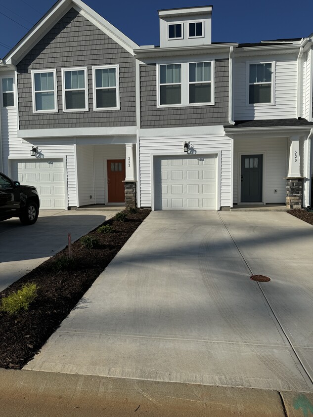 Photo - 220 Marston Ln (Greenville, SC)