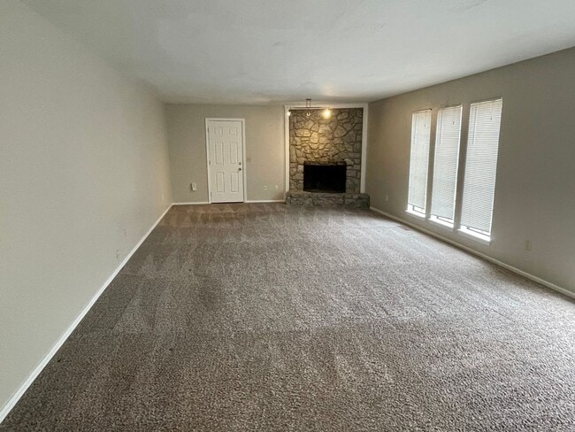 Photo - Oversized Three Bedroom Near Lake Hefner!!