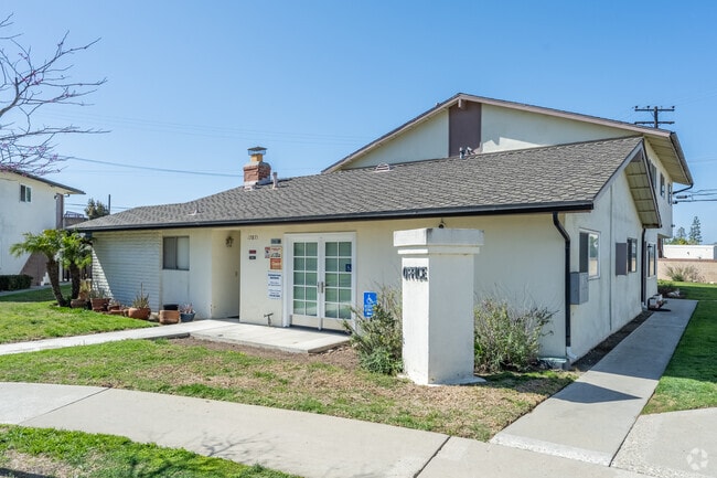 Photo - Huntington Sands Apartments