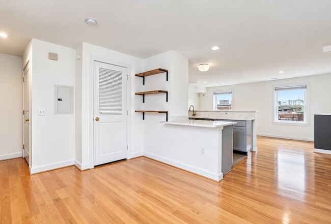 921 Lombard St Unit 921 Lombard St