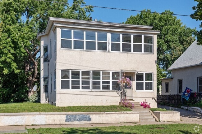 Building Photo - 803-803 5th Ave SE Unit 803 5th Ave SE Rental