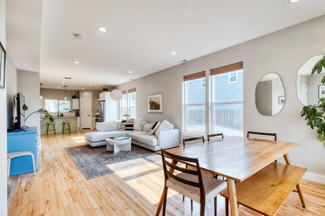 Photo - 1645 E 3rd St