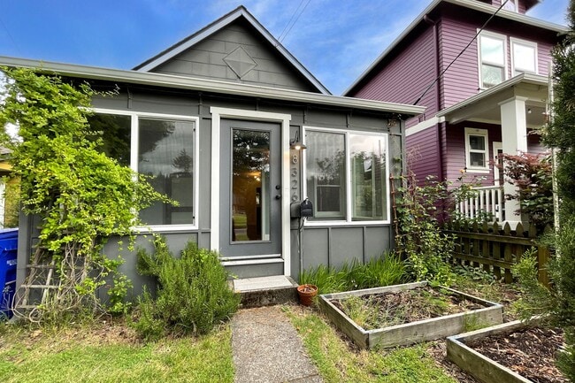 Cute Portsmouth Home with Sunroom, Fenced ... - Cute Portsmouth Home with Sunroom, Fenced ...