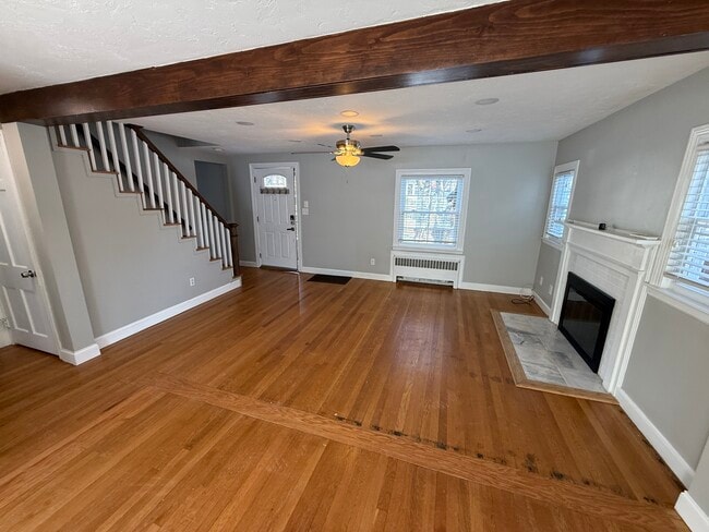 Photo - 23 Tiverton Pky