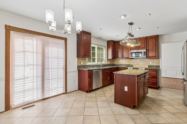 Photo - 820 Chatsworth Dr