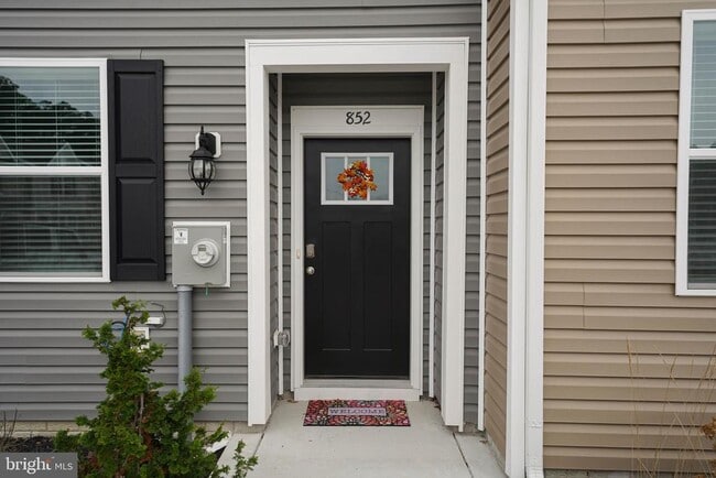 Building Photo - 852 Mersey Ln