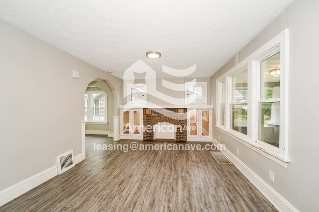 Photo - 560 Garry Rd