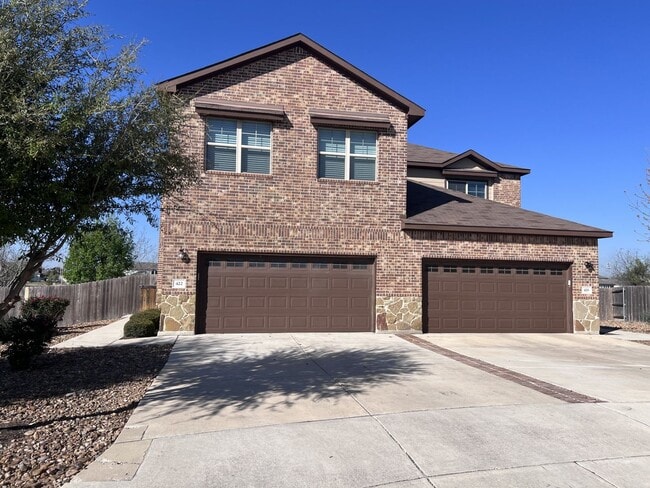 Building Photo - Beautiful Townhouse in New Braunfels!