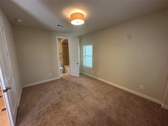 Photo - 2021 Fannin Station