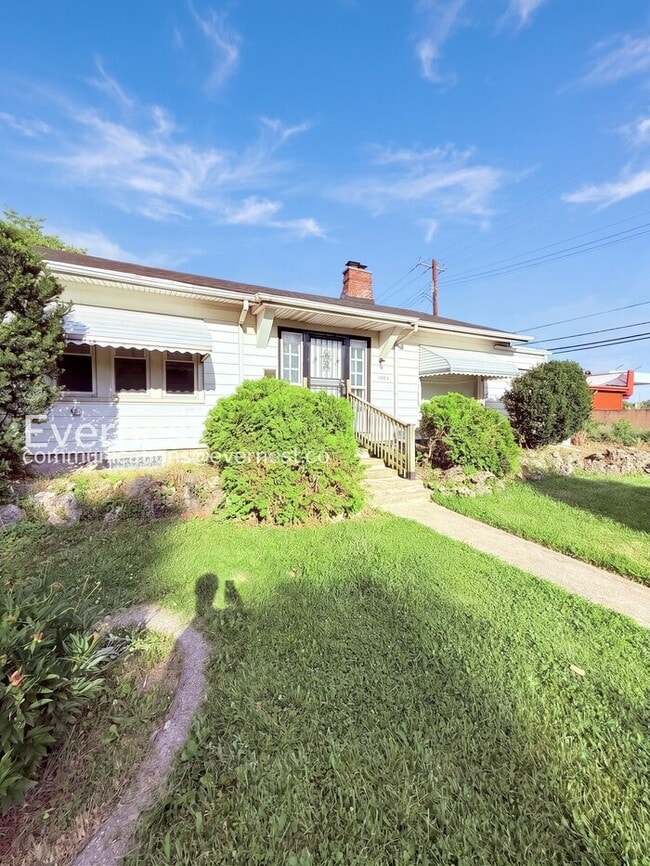 Photo - Charming Home with Fenced Yard & Hookups / 3 Beds & 1 Bath / Voucher Accepted / Pets Not Allowed ...