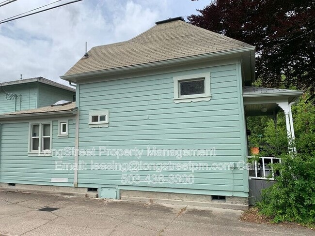 Photo - 950 SW Jefferson Ave