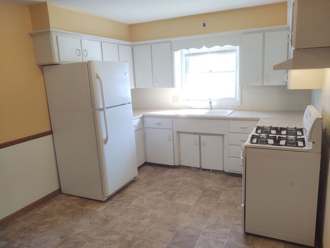 Building Photo - SW 413/415 Milan Unit 413