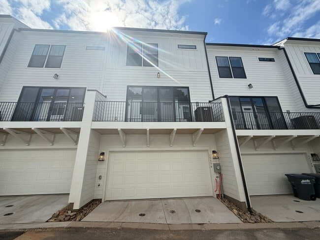 Building Photo - Brand New Townhome in the heart of Ballant...