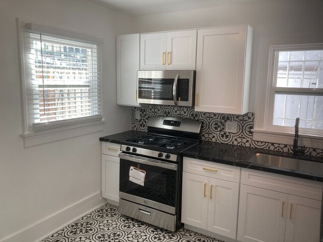 Photo - 5139 Melrose Avenue