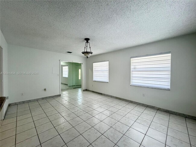 Photo - 913 NW 22nd Pl Unit 0