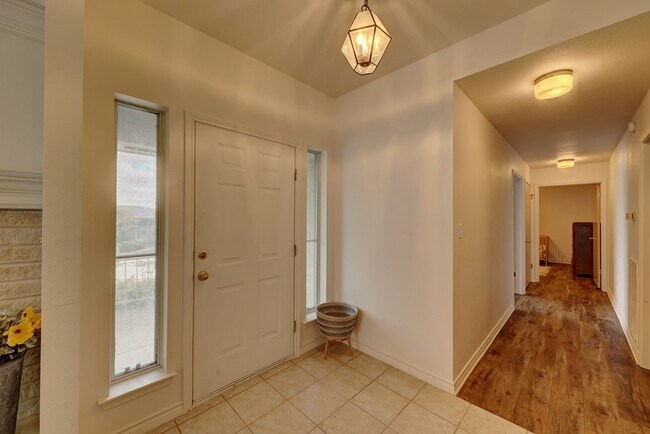 Photo - 212 Oak Hill Dr