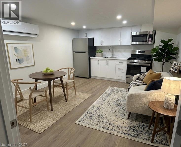 Photo - 259 John St S