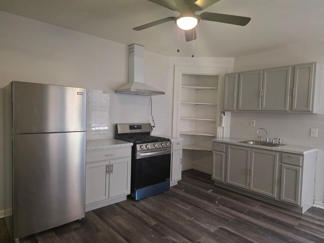 Eat in kitchen - 525 Monmouth St Unit 1st floor