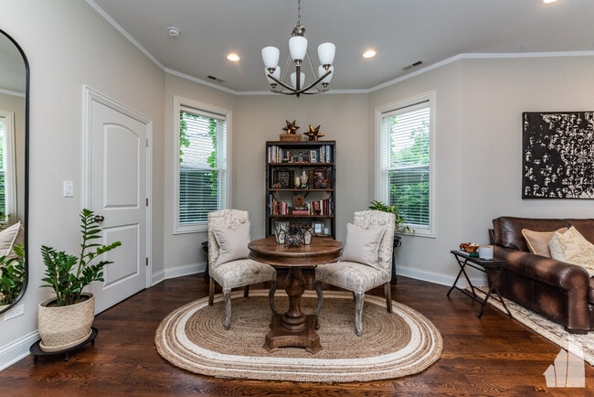 Building Photo - 839 Lyman Ave Unit 2