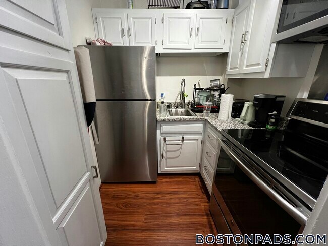 429 Marlborough St Unit 3B