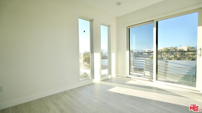 Photo - 4642 St Elmo Dr