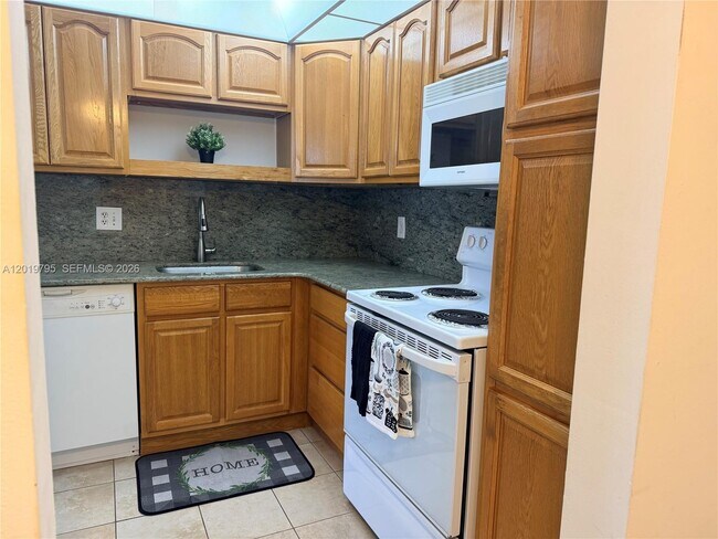Photo - 1100 St Charles Pl Unidad 620