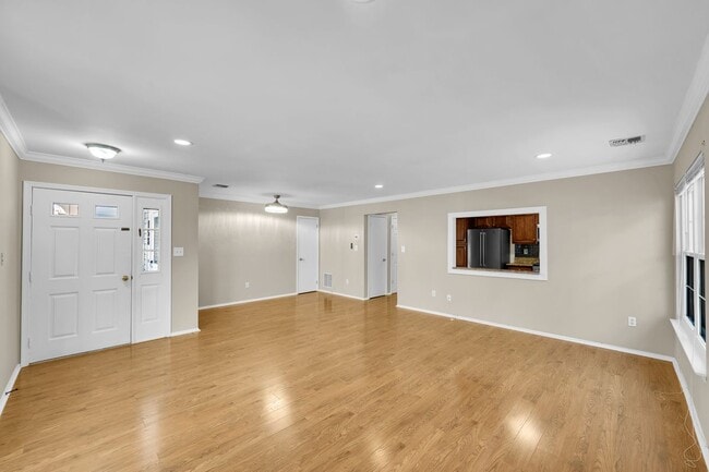 Photo - 157 Tulip Ln