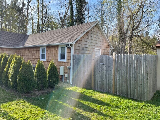 side to back - 238 Bayville Rd